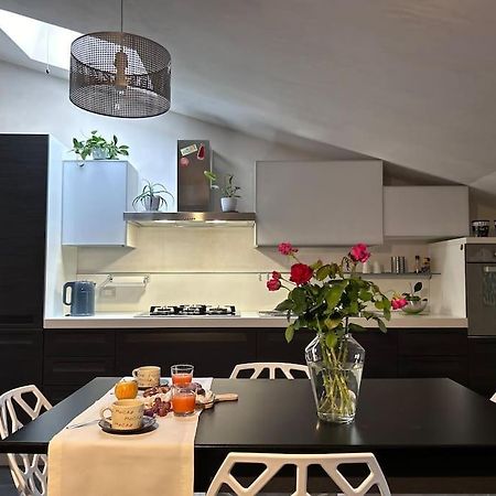 Elegante Appartamento Privato In Palazzo Storico Del XVIII - Pieno Centro Никосия Экстерьер фото